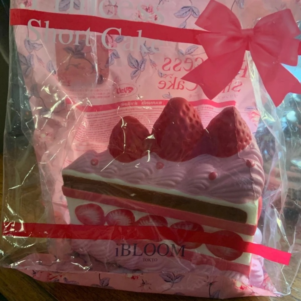 IBLOOM squishy , princess cake